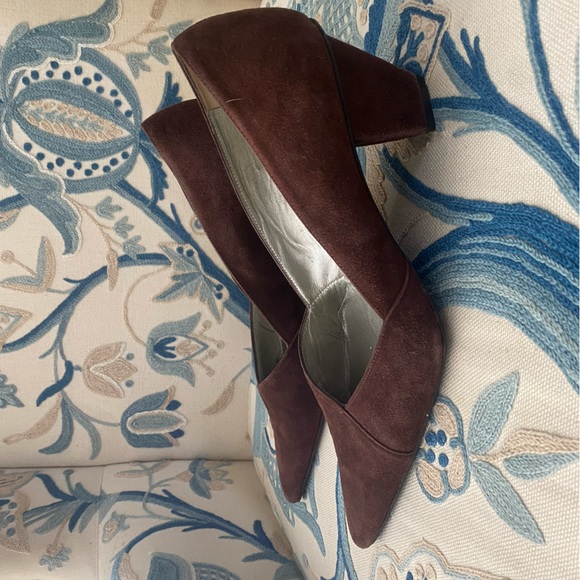 Vintage Robert Clergerie Brown Suede kitten Heels.  Size 9 - Picture 2 of 11